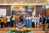 Foto bersama Loka POM Mimika dengan para peserta dalam kegiatan sosialisasi cerdas memilih obat dan makanan aman sekaligus pemilihan Duta Kosmetik Aman 2022 di Hotel Grand Tembaga, Sabtu (4/6/2022).