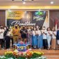 Foto bersama Loka POM Mimika dengan para peserta dalam kegiatan sosialisasi cerdas memilih obat dan makanan aman sekaligus pemilihan Duta Kosmetik Aman 2022 di Hotel Grand Tembaga, Sabtu (4/6/2022).