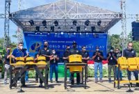 Pembukaan acara yang ditandai dengan menabuh perkusi dari bahan bekas oleh Direktur Executive Vice President Sustainable Development PTFI, Claus Wamafma dan VP Enviromental PTFI, Gesang Setiadi Asisten I Setda Mimika, Paulus Dumais.