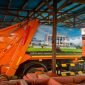 Truk compactor yang didatangkan Dinas Lingkungan Hidup Mimika untuk mendukung operasional pengangkutan sampah di Timika.