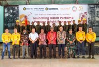 Foto bersama kegiatan peluncuran Batch Pertama Papuan Bright Program di Aula Yonif 754 Timika, Jumat (5/8/2022).