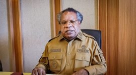 Bupati Kabupaten Mimika, Eltinus Omaleng. 