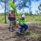 Kegiatan penanaman 500 bibit pohon kelapa di area MA 120 kawasan dataran rendah dalam rangka memperingati Hari Ozon Sedunia, Senin (26/9/2022).