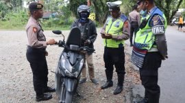 Suasana pelaksanaan Sweeping menjelang kegiatan 'Bayar Kepala' di Distrik Kwamki Narama, Mimika.