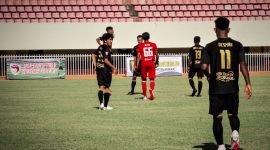 Tampak suasana pertandingan antara Toli FC kontra WBFC pada ajang Liga III zona Papua di Stadion Mandala Kota Jayapura, Minggu (2/10/2022) sore.