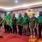 Penyerahan pataka kepada Ketua DPD GM Kosgoro, Iwan Makatita di Ballroom Hotel Cendrawasih 66, Senin (17/10/2022). 