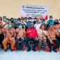 Foto bersama Plt. Bupati Mimika, Johannes Rettob dengan para peserta Ukomnas Retaker Periode III dan DPD PPNI Mimika di SMP Negeri 2, Sabtu (22/10/2022).
