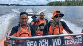 Tim sar gabungan berangkat ke lokasi pencat menggunakan RIB 400 PK milik Basarnas.