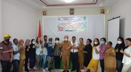 Foto bersama peserta pelatihan peningkatan mutu pengunaan obat dan perbekalan petugas puskesmas se-Kabupaten Intan Jaya (Foto: Galeripapua.com)