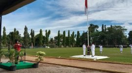 Bupati Nabire, Mesak Magai, memimpin upacara peringatan Hari Sumpah Pemuda ke-94 di lapangan Sapta Marga Kodim 1705 Nabire, Jumat (28/10/2022). (Foto: Galeripapua.com) 