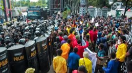 Tampak suasana aksi demo tolak KKT G20 oleh Aliansi BEM se-Jayapura di Universitas Cendrawasih, Abepura, Kota Jayapura, Papua, Rabu (16/11/2022). 