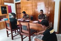 Penyidik Reskrim Polres Dogiyai Limpahkan berkas tersangka YA ke JPU Kejari Nabire. (Foto: Humas Polres Nabire)
