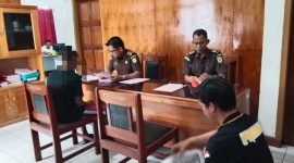 Penyidik Reskrim Polres Dogiyai Limpahkan berkas tersangka YA ke JPU Kejari Nabire. (Foto: Humas Polres Nabire)