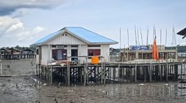 Tampak Puskesmas Pembantu di Kampung Amamapare, Distrik Mimika Timur Jauh, Kabupaten Mimika, Papua Tengah. 
