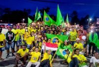 Foto bersama Fans Brasil Timika seusai kegiatan bakti sosial, Minggu (20/11/2022).