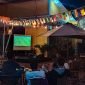Suasana nonton bareng pembukaan Piala Dunia Qatar 2022 di Rumah Kopi Amungme Gold, Minggu (20/11/2022).