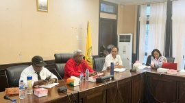 Plt Bupati Mimika, Johannes Rettob didampingi Pj Sekretaris Daerah Mimika, Petrus Yumte pimpin pertemuan bahas eskportir hasil laut di Mimika yang dilaksanakan di ruang rapat lantai III Kantor Bupati Mimika, Rabu (23/11/2022).