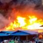 Tampak api sedang menjalar di Pasar Baru Sentani, Kabupaten Jayapura, Jumat (6/1/2023). (Foto: SS Video Antara)