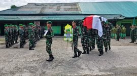 Pelepasan jenazah Praka Jumardi dilakukan dengan upacara militer di Kodim 1710/Mimika, Mile 32 Jalan Agimuga, Timika Papua Tengah, Sabtu (4/3/2023). (Foto: Istimewa)