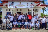 Foto bersama Ketua DPC Partai Gerindra, Elminus Mom, dengan sejumlah Bacaleg dan jajaran pengurus usai melaksanakan rapat internal di Sekretariat DPC Partai Gerindra Mimika, Jalan Cenderawasih, Timika, Papua Tengah, Kamis (9/3/2023).