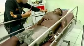 Korban yang ditikam OTK sedang dirawat di rumah sakit Kasih Herlina, Jalan Ahmad Yani, Timika, Papua Tengah, Jumat (10/3/2023) malam.