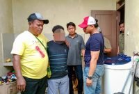 KBO Satresnarkoba Polres Mimika, Iptu Rumthe bersama tim menangkap pelaku pemasok dan pengedar ganja di Jalan Bougenville, Timika, Papua Tengah. 