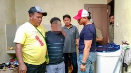 KBO Satresnarkoba Polres Mimika, Iptu Rumthe bersama tim menangkap pelaku pemasok dan pengedar ganja di Jalan Bougenville, Timika, Papua Tengah. 