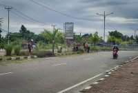 Setelah tiga bulan, akhirnya petugas kebersihan turun ke lapangan, Rabu (12/4/2023). 