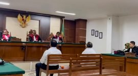 Bupati Mimika non-aktif, Eltinus Omaleng, divonis bebas pada Senin (17/7/2023). 