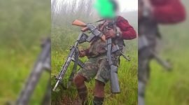 Ilustrasi anggota TPNPB-OPM menenteng senjata api. 