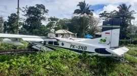 Pesawat Smart Air tergelincir di Bandara Kenyam, Kabupaten Nduga, Papua Pegunungan, Jumat (4/8/2023). 