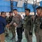 Wakapolda Papua, Brigjen Pol Ramdani Hidayat, memberikan penghargaan kepada para personel yang menindak KKB di Yahukimo, Papua Pegunungan.