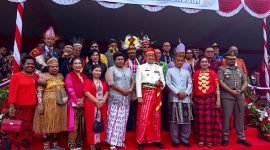 Foto bersama Pj Bupati Mimika, Valentinus Sudarjanto, dengan para pimpinan OPD usai upacara HUT ke-78 RI di Kantor Pusat Pemerintahan Mimika, Jalan Poros SP3, Timika, Papua Tengah, Kamis (17/8/2023). 