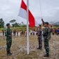 Pengibaran bendera merah putih di Distrik Jila, wilayah pegunungan Kabupaten Mimika, Papua Tengah, Kamis (17/8/2023). 