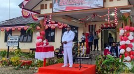 Kepala Distrik Mimika Barat Jauh, Efraim Saria, saat bertindak sebagai Inspektur Upacara HUT 78 RI di Distrik Mimika Barat Jauh, Mimika, Papua Tengah, Kamis (17/8/2023).