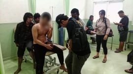 Salah satu korban luka berat saat mendapatkan perawatan medis.