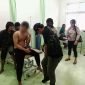 Salah satu korban luka berat saat mendapatkan perawatan medis.