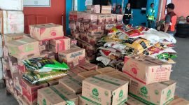 Sejumlah bantuan makanan dari Pemda Mimika untuk warga 3 kampung terdampak bencana di Distrik Tembagapura, Mimika, Papua Tengah. 