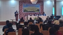 Bupati Puncak Willem Wandik saat menyampaikan LKPJ Bupati dan Wakil Bupati Puncak masa bakti 2018-2023. (Foto: Galeri Papua/Jefri Manehat)