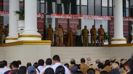 Suasana apel pagi di lobi Kantor Pusat Pemerintahan, SP3, Timika, Papua Tengah, Senin (4/9/2023). (Foto: Galeri Papua/Endy Langobelen)