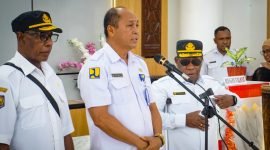 Sambutan oleh Pelaksana Tugas Sekretaris Daerah Mimika, Robert Mayaut, di lobi Kantor Pusat Pemerintahan, Jalan Poros SP 3, Timika, Papua Tengah, Rabu (6/9/2023). (Foto: Galeri Papua/Endy Langobelen)