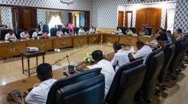 Suasana rapat pemantauan dan evaluasi program koordinasi pemberantasan tindak pidana korupsi triwulan II tahun 2023 di Pendopo Rumah Bupati Mimika, Rabu (13/9/2023). (Foto: Galeri Papua/Endy Langobelen)