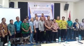 Foto bersama Pemerintah Kabupaten Mimika dengan UNICEF dan stakeholder terkait pada Kick Off Papua Tangguh mewujudkan Kabupaten Mimika Stop Buang Air Besar Sembarangan tahun 2024. (Foto: Galeri Papua/Jefri Manehat)