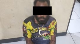 Altau, anggota KKB Ndugama pimpinan Egianus Kogoya, diamankan di Polres Nabire, Papua Tengah. (Foto: Istimewa/Satgas Humas Ops Damai Cartenz 2023)