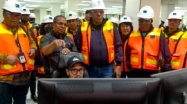 : Pj Gubernur Papua Barat, Paulus Waterpauw bersama rombongan saat melihat langsung sistem operasional PT Freeport Indonesia di Tembagapura, Mimika, Papua Tengah, Kamis (21/9/2023). (Foto: Istimewa/Humas Pemprov Papua Barat)