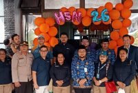 BPS Mimika foto bersama para mitra pada peringatan Hari Statistik Nasional ke-26. (Foto: Galeri Papua/Jefri Manehat)