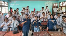 Foto bersama Pawanslu Wanita dan para pelajar SMA Negeri 1 Timika, Papua Tengah. (Foto: Istimewa)