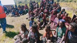 Tampak masyarakat yang terdampak bencana cuaca ekstrem di Kabupaten Yahukimo, Papua Pegunungan. (Foto: Istimewa/Humas Polda Papua)