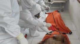 Proses identifikasi jenazah korban pembantaian KKB di Yahukimo, Papua Pegunungan. (Foto: Istimewa/Satgas Humas Damai Cartenz)