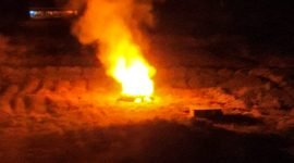 Tampak sebuah bangunan yang dibakar KKB di Kabupaten Puncak, Papua Tengah, Jumat (10/11/2023). (Foto: Istimewa/Humas Polda Papua)